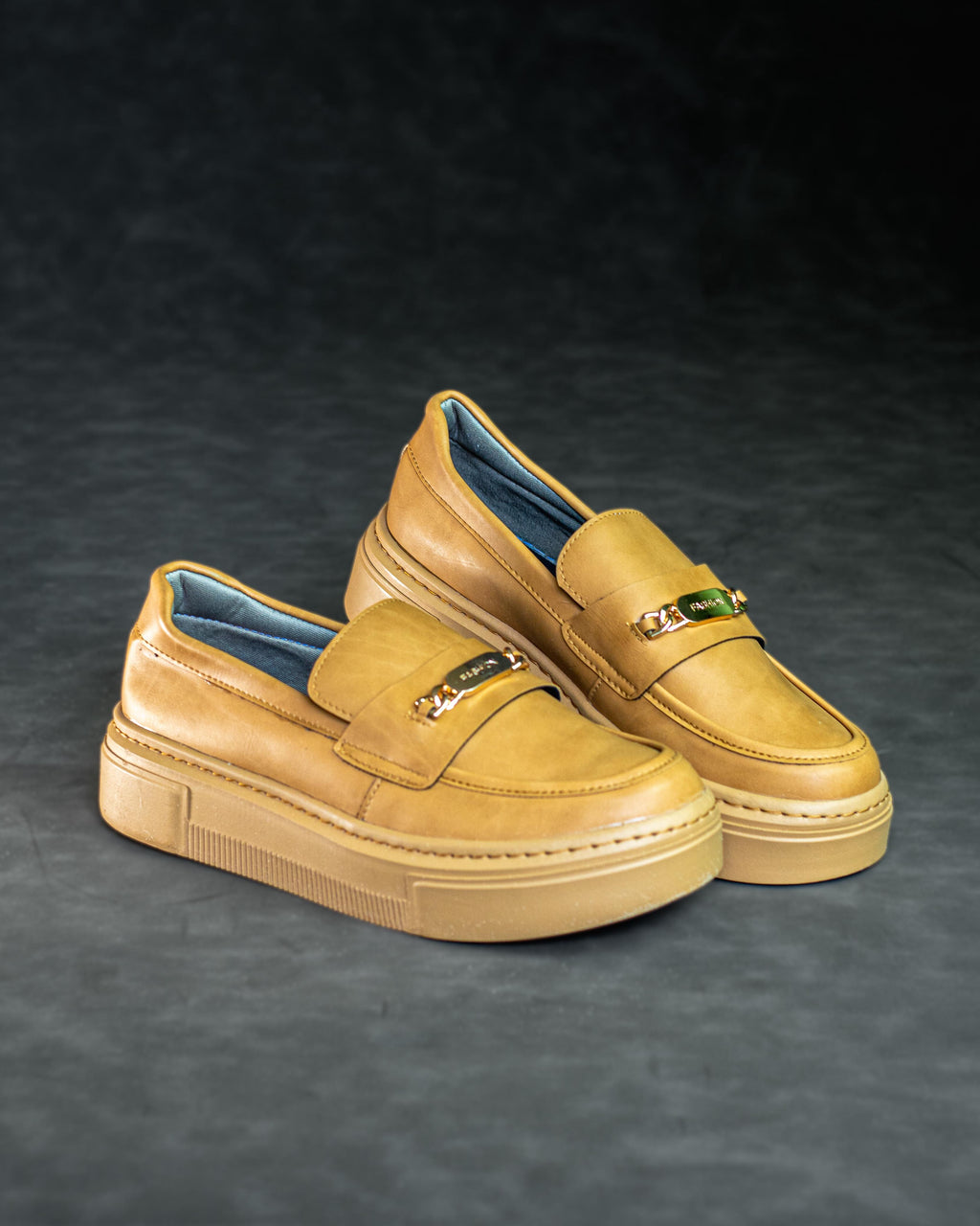 RoyalStep™ – Mocasines clásicos con detalles metálicos