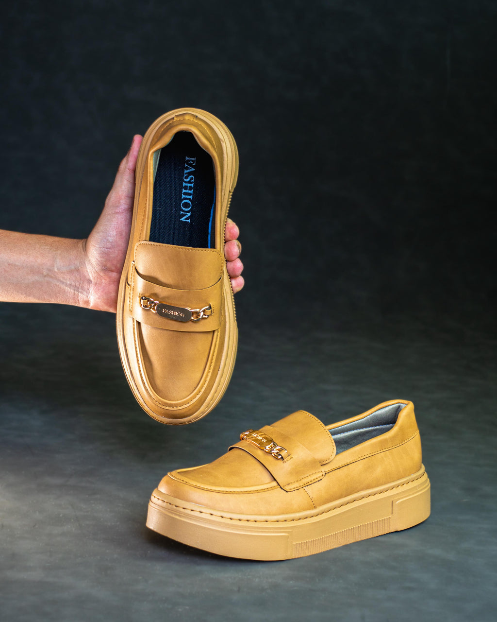 RoyalStep™ – Mocasines clásicos con detalles metálicos