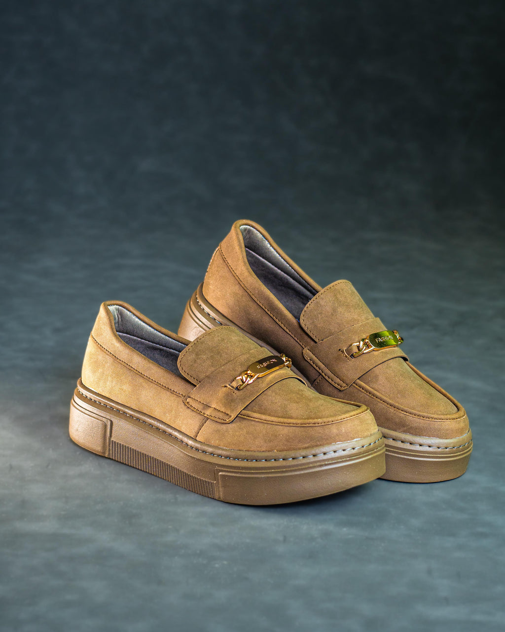 RoyalStep™ – Mocasines clásicos con detalles metálicos