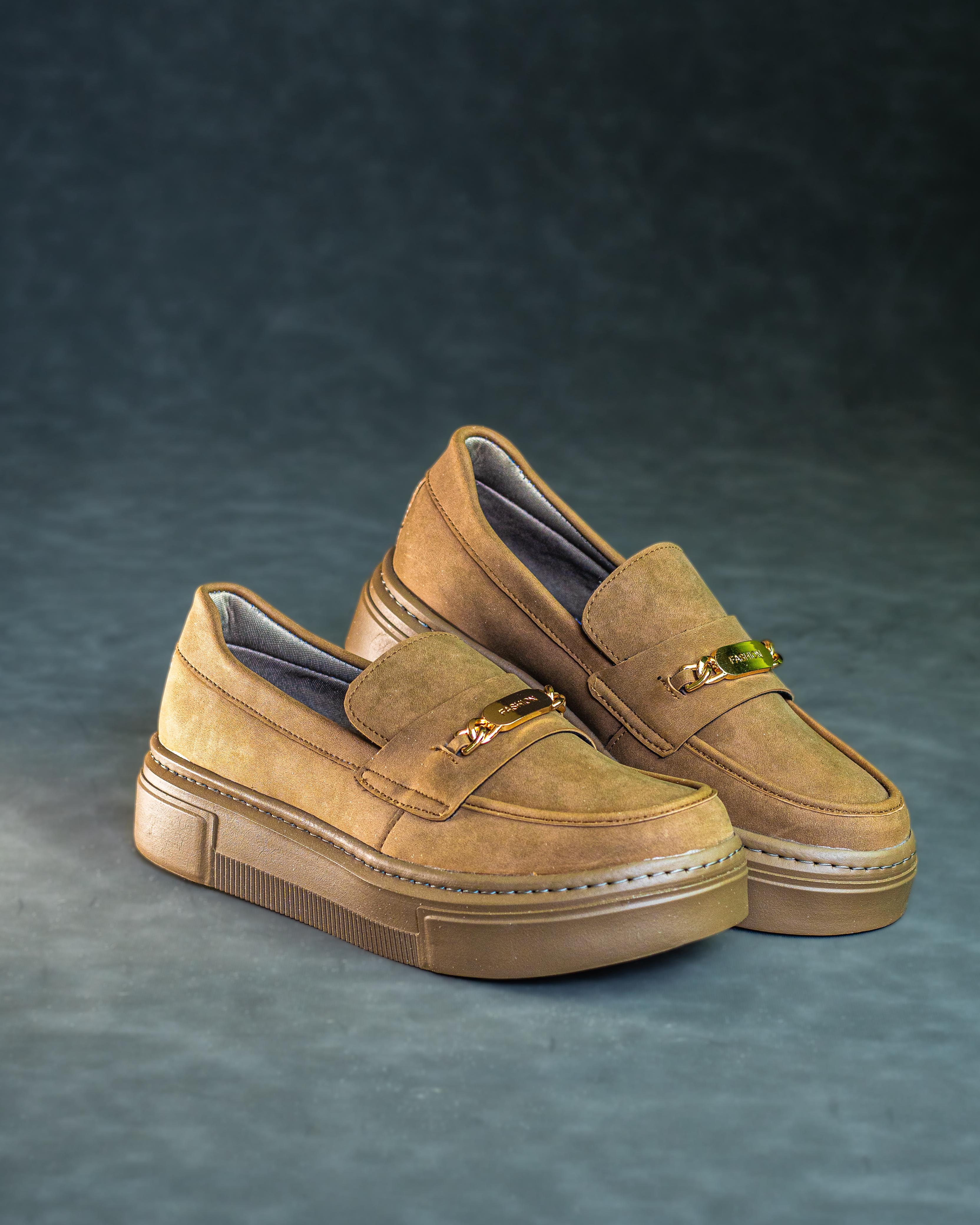 RoyalStep™ – Mocasines clásicos con detalles metálicos